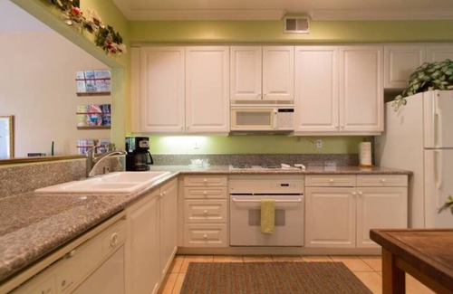 Carmel Valley Condo | Del Mar Heights Hideway w/BBQ, Pool access, 5min drive to Beaches, 20min to Zoo