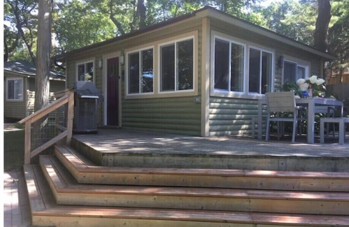 Lansdowne Ski Chalet | del Sol Waterfront 4 Person Cottage with Private Hottub nn
