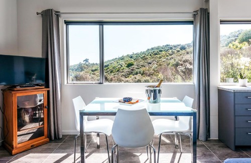 Matiatia Bay Apartment | Delamore Cove - Kowhai / You've Got It Maid