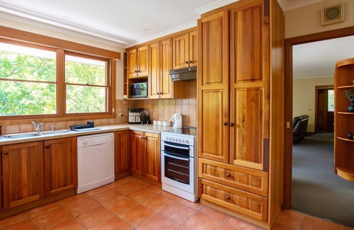 Bright House | Delany Lodge - 5 Bedrooms