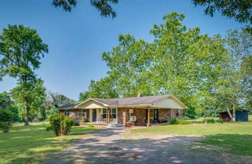 Centerville House | Delaware Vacation Rental Walk to Lake Dardanelle!