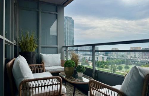 CityPlace Apartment | Delight 2BR Apartment in Downtown Toronto - Free Parking