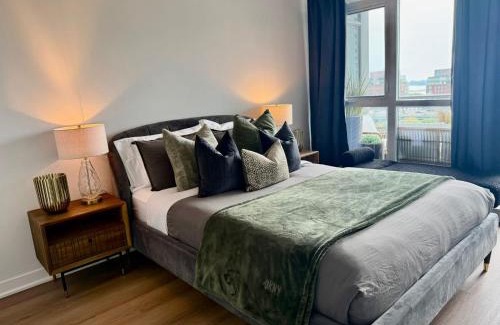 CityPlace Apartment | Delight 2BR Apartment in Downtown Toronto - Free Parking
