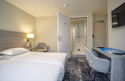 Valkenburg aan de Geul Hotel | Delight in Nature and Comfort w/Bike Rentals, Outdoor Dining, & Relaxing Vibes