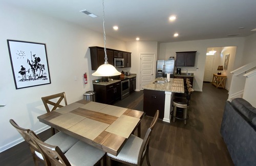 Lithonia House | Delight in the unexpected premium stays close to mall and Arabia hiking trails