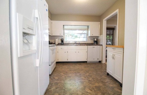 Bradenton House | Delightful 2 BR/2 BA Home in West Bradenton - Sans Souci