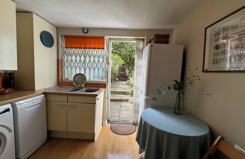 Tollington Apartment | Delightful 3BD Family Home w Garden, Finsbury Park