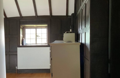Edenbridge House | Delightful 4BD Home full of Flair Edenbridge Kent