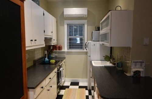 West Eugene Apartment | Delightful Cottage in Central Eugene