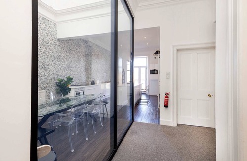 Morningside Apartment | Delightful Flat with Parking