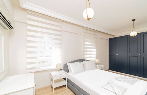 Liman Mahallesi Apartment | Delightful Flat with Shared Pool in Konyaalti
