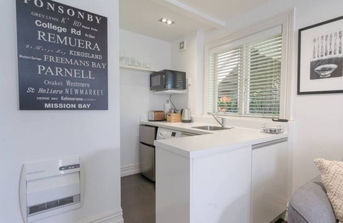 Freemans Bay Condo | Delightful Freemans Bay Home
