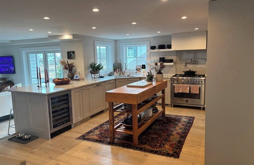 Rowayton House | Delightful Light-Filled Bungalow Walk To Beach And Rowayton Village