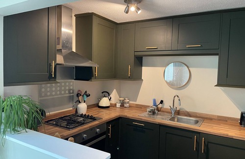 Deal House | Delightful seaside cottage, central, quiet with free parking. Sleeps 5.