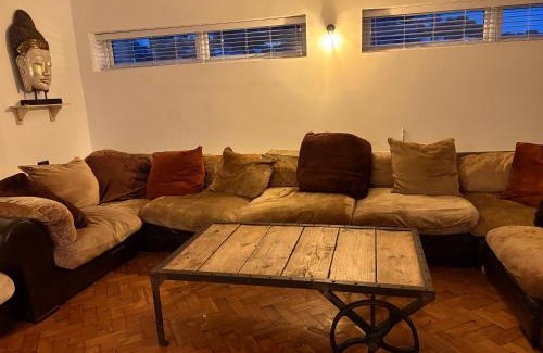 Torquay City Centre House | Delmonte Lodge