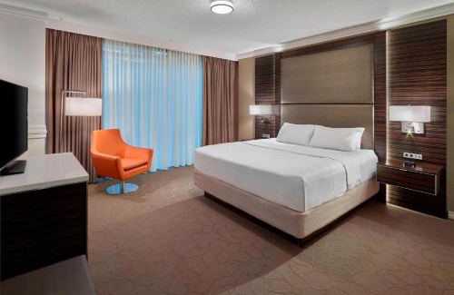 Downtown Edmonton Hotel | Delta Hotels by Marriott Edmonton Centre Suites