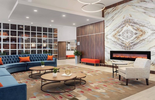 Wayne Hotel | Delta Hotels by Marriott Indianapolis Airport