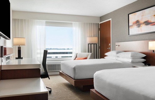 Wayne Hotel | Delta Hotels by Marriott Indianapolis Airport