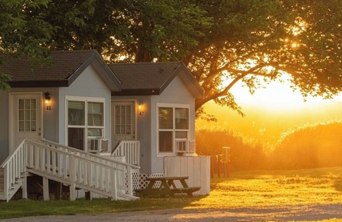 Isleton Cabin | Delta Shores Resort & Marina