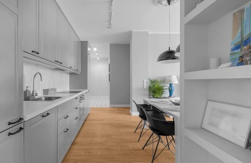 Srodmiescie Południowe Apartment | DeLux Apartment in Warsaw – Near Hala Koszyki & Zbawix