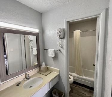 Cleburne Hotel | Delux Inn Cleburne