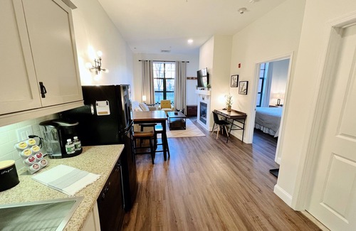 Vernon Condo | ⭐️ DELUXE 1 Bdr - Walkout Patio to Pool & Hot Tub ⛰ Mountain Creek Resort @ Appa