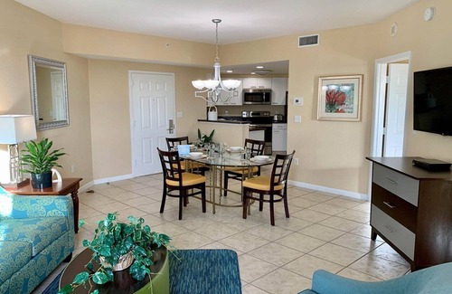 Weston Resort | Deluxe 1 Bedroom and 1 Bathroom Unit with Full Amenities