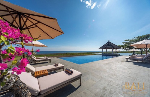 Kalisada Villa | DeLuxe 1BR Suite with panoramic sawa view! 100mtr from the Bali Sea!