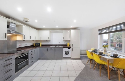 High Wycombe Apartment | ★Deluxe 2 bed flat w/free parking★