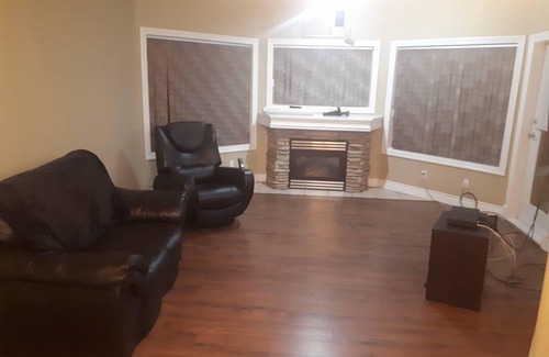 Fort McMurray Apartment | Deluxe 2 Bedroom 2 Bath Apartment and Den with Gym