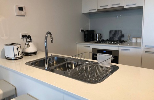 Altona Meadows Apartment | Deluxe Apartment Near Altona Beach