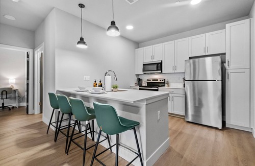 Rogers Apartment | Deluxe Apt Near Bike Trails, Top Golf, Pool, Central,Free "P",Bike Storage