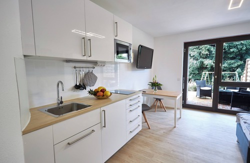 Offenbach am Main Apartment | Deluxe business studio apartment in modern boarding house - with terrace - public transport
