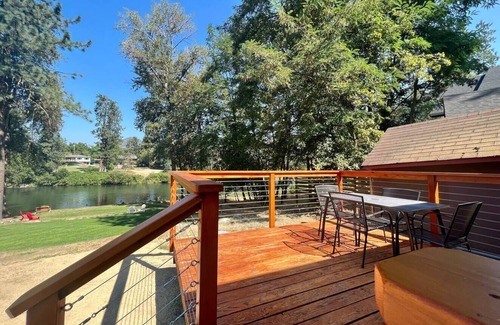 Fruitdale Cabin | Deluxe Cabin 1 - Rogue River Resort
