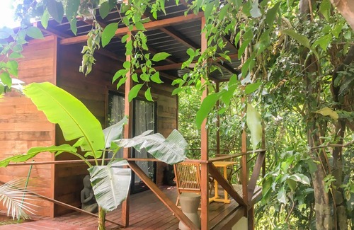 Isla Saboga Cabin | Deluxe cabin with garden view