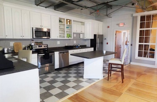 Salisbury Apartment | Deluxe corner apartment with riverfront views close to dining and downtown