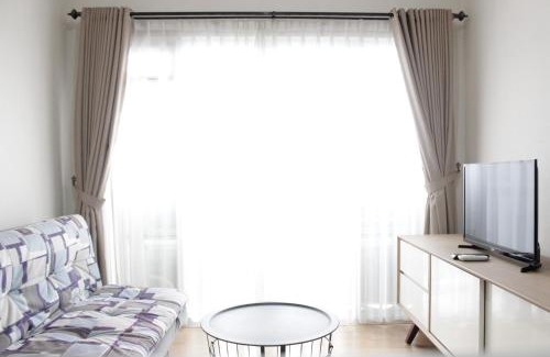 Cimahi Apartment | Deluxe & Cozy 3BR at Gateway Pasteur Apartment By Travelio