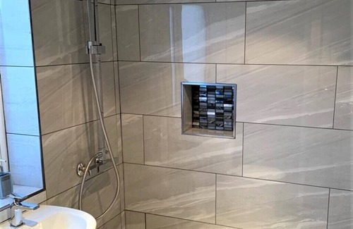 Middleton Cheney House | Deluxe Double Room with Shower