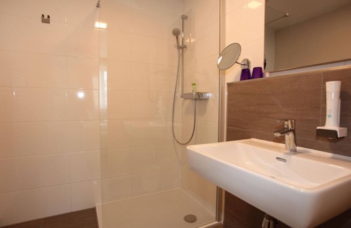 Feldbach Bed & Breakfast | Deluxe family room with balcony - Pension Raabtal