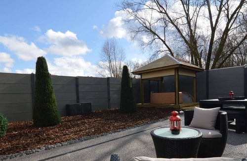 Herbesthal House | Deluxe Holiday Home in Welkenraedt with Jacuzzi & Steam Shower