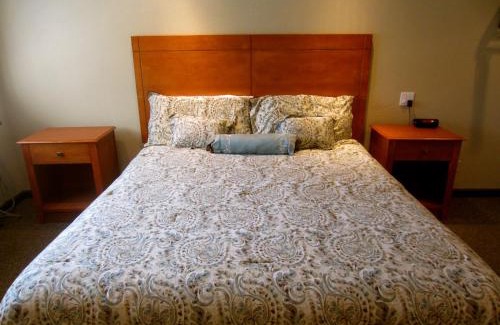 Centennial Hotel | Deluxe Inn Redwood City