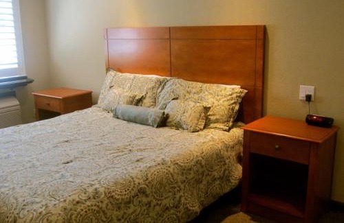 Centennial Hotel | Deluxe Inn Redwood City