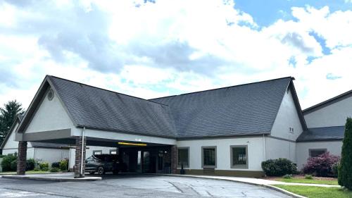 Wytheville Hotel | Deluxe Inn Wytheville