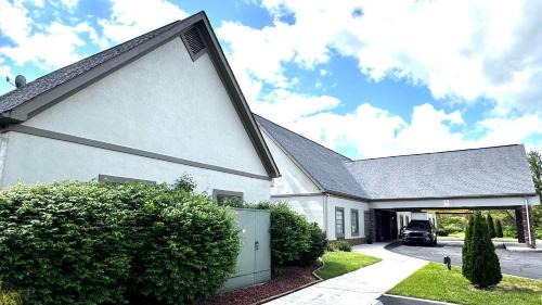Wytheville Hotel | Deluxe Inn Wytheville