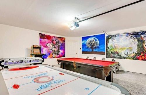 Mesquite House | Deluxe Poolside Home, Modern 5BR with Gaming Room