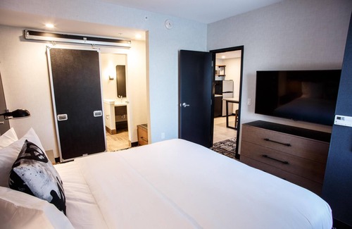 Lititz Hotel | Deluxe Queen Beds (2) - Backstage Vibe, Lancaster Charm - Free Wifi -Indoor Pool