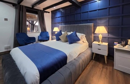 Stotfold Bed & Breakfast | Deluxe room at Courtyard Lodge 7