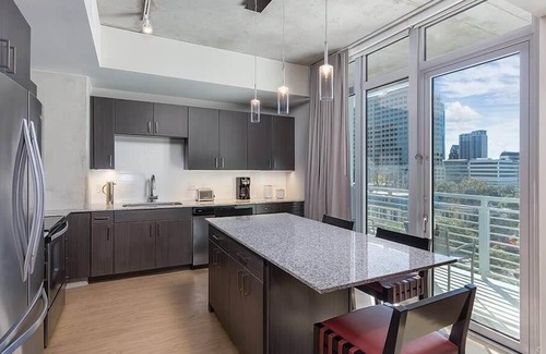 Civic District Condo | Deluxe Studio Condo Enjoy the City of Austin!