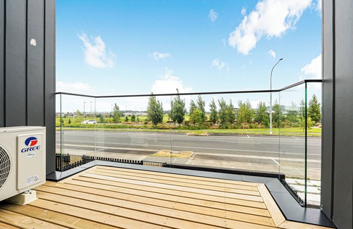 Flat Bush House | Deluxe Three-Bedroom House with Barry Park view Unit 31