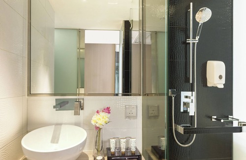 Kwai Chung House | Deluxe Twin Room with FREE WiFi & GYM